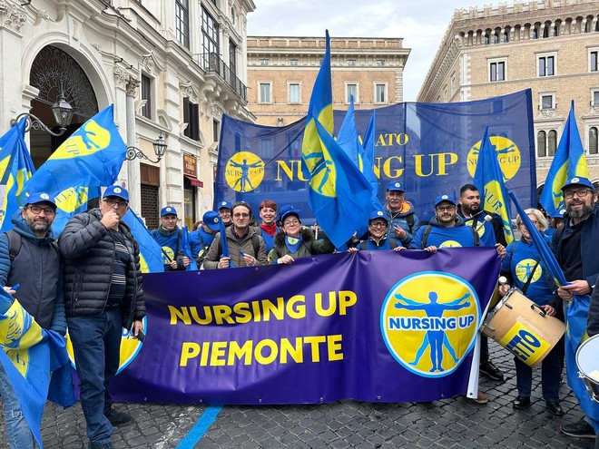 La delegazione del Nursing Up Piemonte che ha partecipato alla manifestazione romana