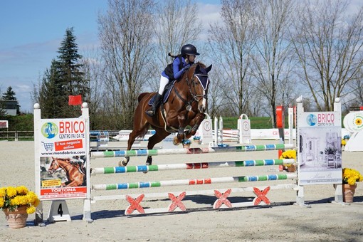 Castelnuovo Don Bosco, Sofia e la sua “Cassie” conquistano la testa della classifica generale del campionato FISE “Progetto Sport”