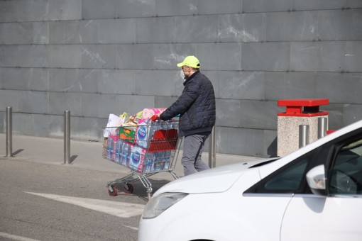 &quot;Gli addetti alla sicurezza dei supermercati non sono titolati per controllare le auto&quot;. Le riflessioni del consigliere comunale Spata