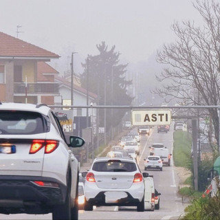 Chiusura di corso Savona, viabilità alla prova del primo giorno di mercato [VIDEO]