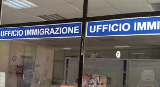 Gli sportelli dell'Ufficio Immigrazione della questura