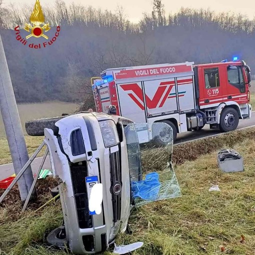 Esce di strada con l'auto e resta imprigionato all'interno. L'incidente oggi in frazione Casabianca