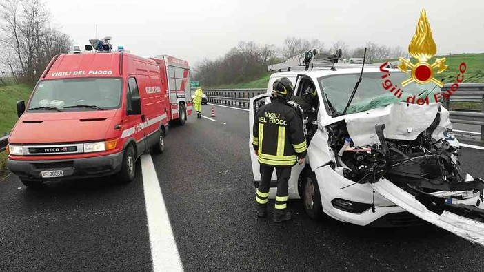 Scontro tra due furgoni tra Asti est e Felizzano:  una persona estratta dai  Vigili del Fuoco