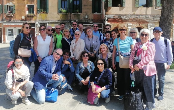 La delegazione astigiana durante la visita al ghetto di Venezia