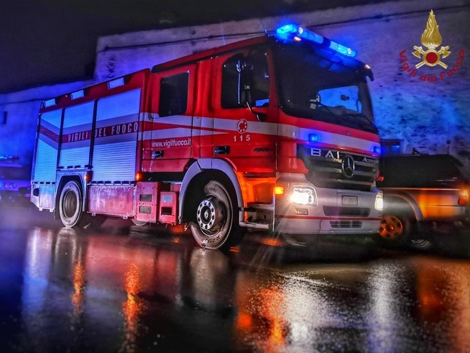 Incendio notturno di un camino a San Martino Alfieri