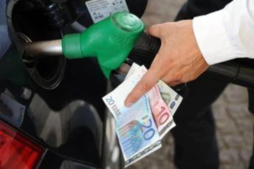 Accise su diesel e benzina, scatta la riforma: come cambiano i prezzi